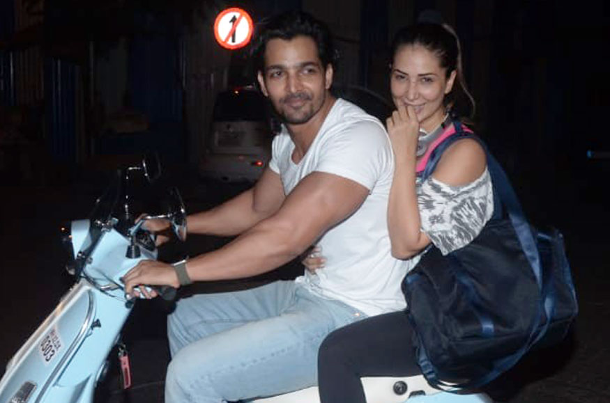 Rajahmundry lad Harshavardhan Rane and Kim Sharma were spotted while on a scooty ride in Mumbai Streets | Rjytimes.com