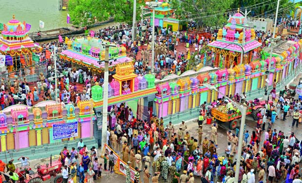 East-Godavari-Holy bath Place at Pushkar-ghat entrance in Rajahmundry | Rjytimes.com